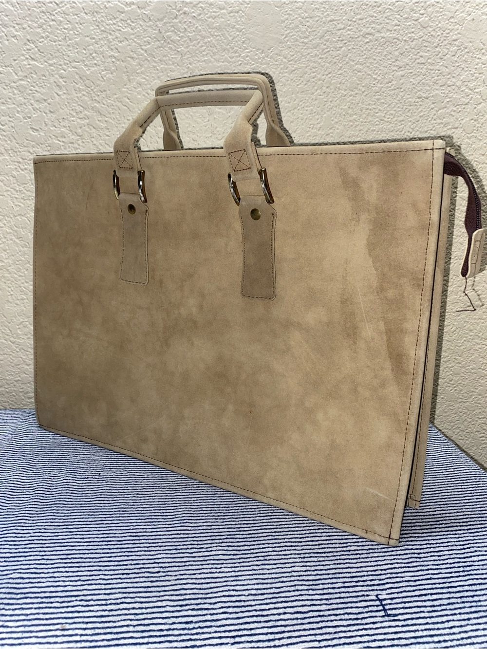 ^ 1970 Hazel faux suede document portfolio briefcase